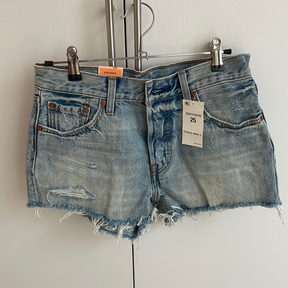 NWT Levi’s 501 Denim Shorts